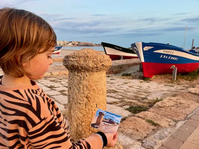 Experiencias en Salou Juego de pistas niña con foto